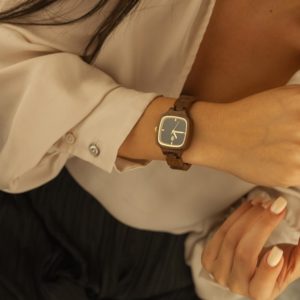 שעון יד מעץ לנשים דגם Cathy